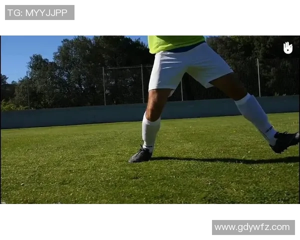 足球明星的踢球技巧与训练方法揭秘，助你提升球技的全面指南